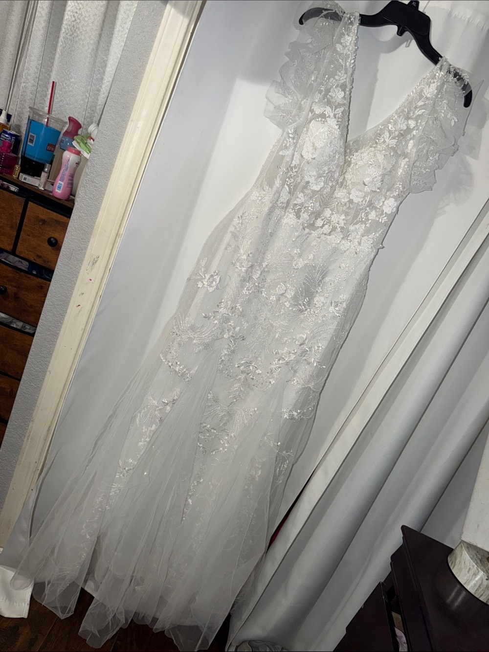 Romantic White Floral Lace V-Neck Wedding Dress
